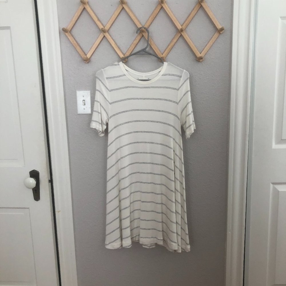 Lou & Grey Women's Gray White Striped Short Sleeve